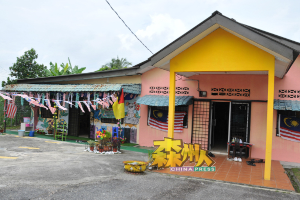 龙城花园第一期民众会堂成功获首相署拨出2万令吉拨款,进行提升工程。