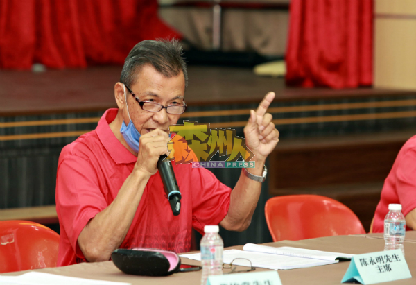 陈永明针对会员的提问作出回答。