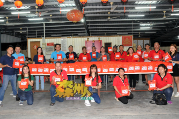 玛丽约瑟芬在亚沙新村举行“花好月圆”庆中秋活动,因应疫情时期减少接触,全场没有仪式,只有派中秋礼袋。