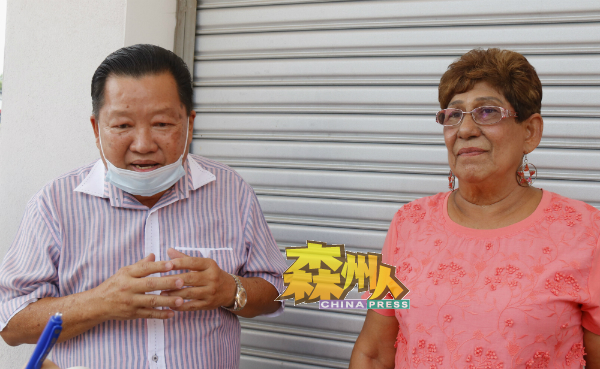 李中永（左）及玛丽约瑟芬带来增设“新梅岭夜市场”的消息。